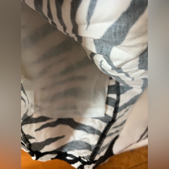 Alice and Olivia zebra stripe moc neck midi dress 6 - Picture 5 of 11